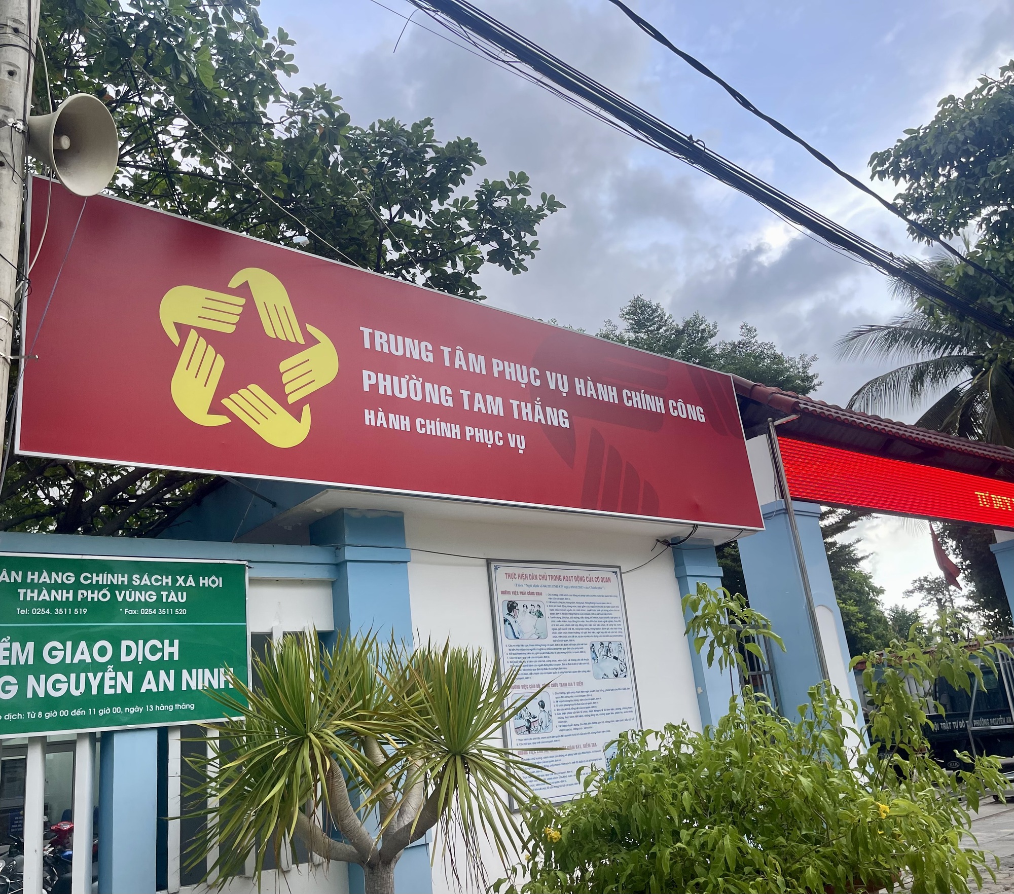 Nhiều trụ sở xã, phường ở Bà Rịa - Vũng Tàu thay bảng hiệu mang tên gọi mới- Ảnh 2. Nhiều trụ sở xã, phường ở Bà Rịa - Vũng Tàu thay bảng hiệu mang tên gọi mới- Ảnh 2.
