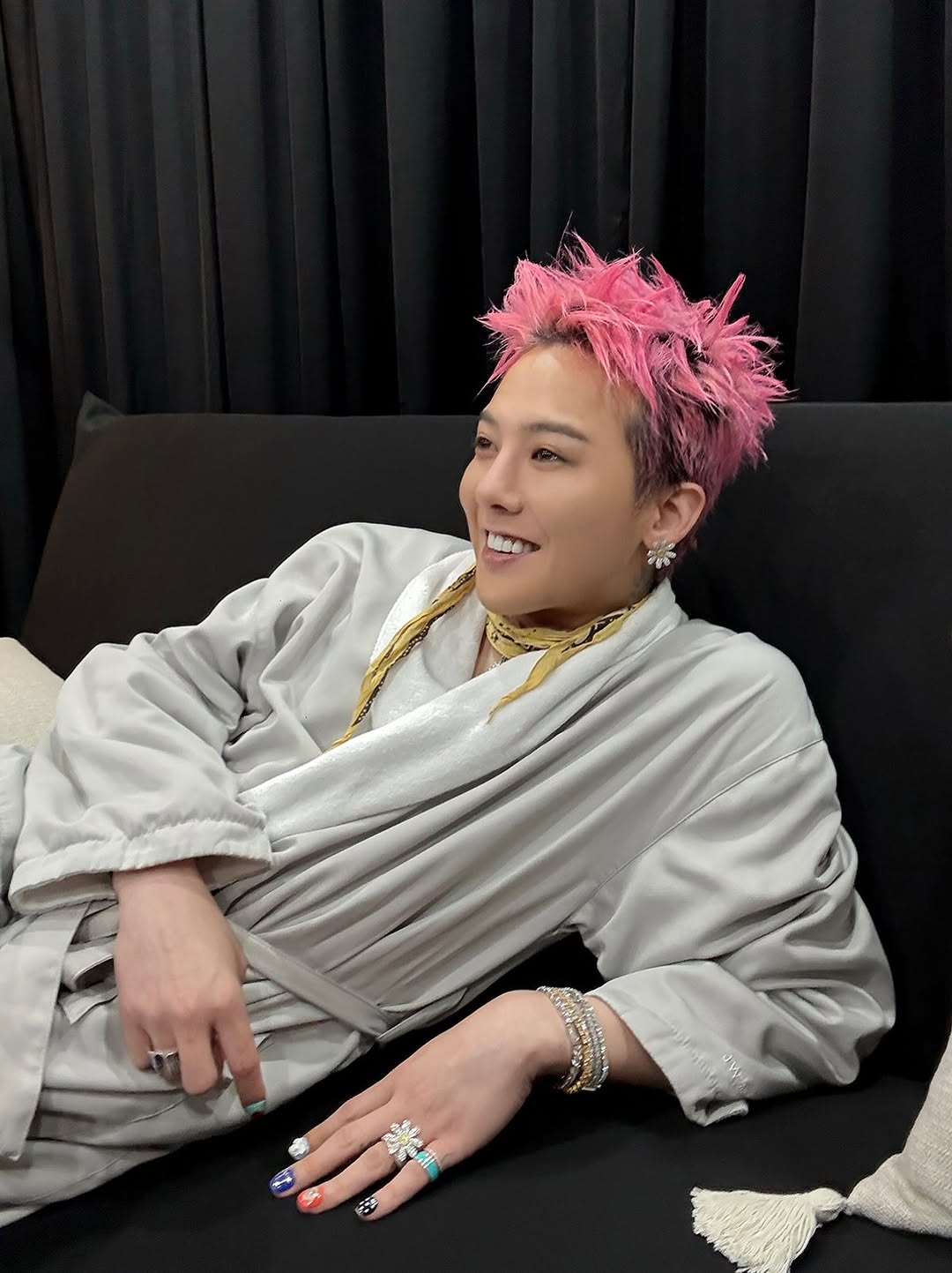 Chiếc áo 5,5 triệu G-Dragon mặc hóa ra là thứ xuất hiện đầy ở khách sạn Việt Nam- Ảnh 2. Chiếc áo 5,5 triệu G-Dragon mặc hóa ra là thứ xuất hiện đầy ở khách sạn Việt Nam- Ảnh 2.