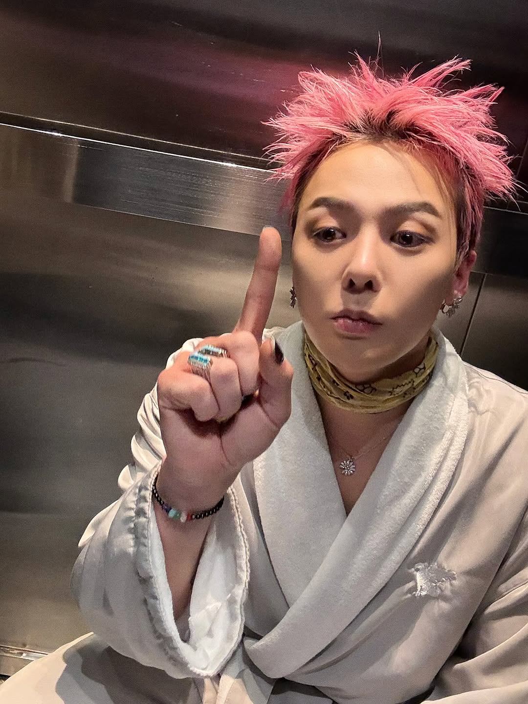 Chiếc áo 5,5 triệu G-Dragon mặc hóa ra là thứ xuất hiện đầy ở khách sạn Việt Nam- Ảnh 4. Chiếc áo 5,5 triệu G-Dragon mặc hóa ra là thứ xuất hiện đầy ở khách sạn Việt Nam- Ảnh 4.