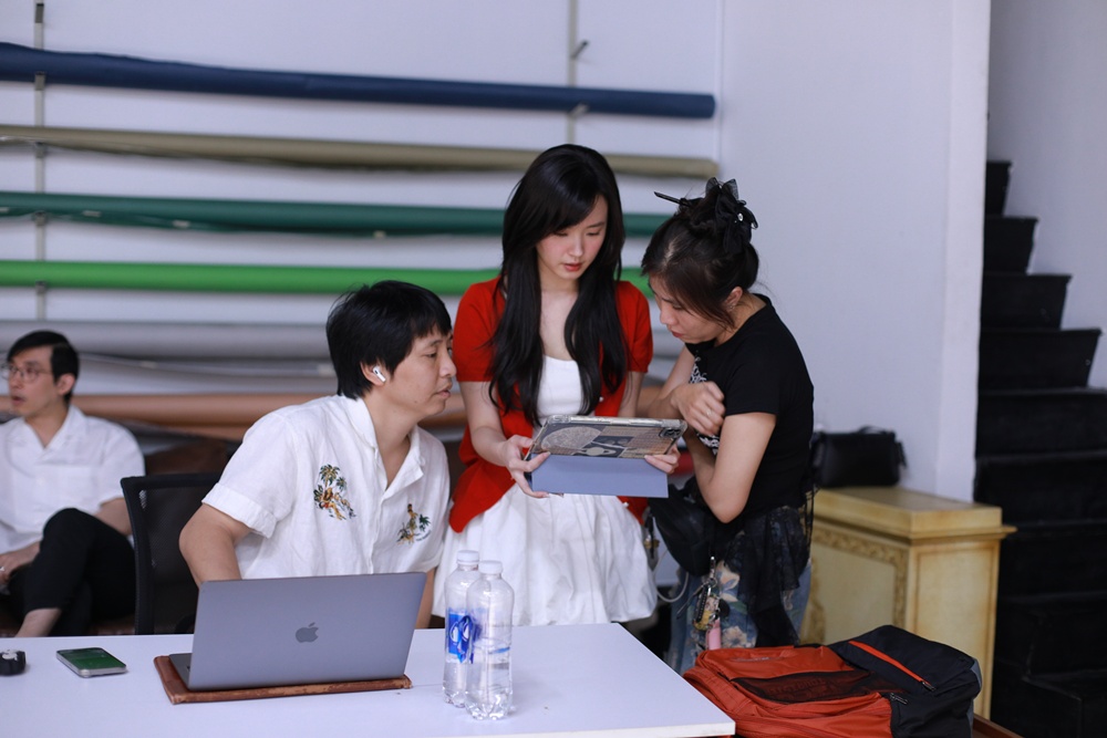 Phú bà Midu chơi lớn làm phim về chồng thiếu gia, ngay từ tiêu đề đã là một "bầu trời cuồng chồng"- Ảnh 5. Phú bà Midu chơi lớn làm phim về chồng thiếu gia, ngay từ tiêu đề đã là một "bầu trời cuồng chồng"- Ảnh 5.