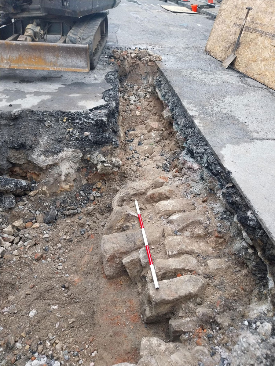 Anh: Bệnh viện 900 năm tuổi hiện ra giữa nhà hát hoàng gia- Ảnh 3. Anh: Bệnh viện 900 năm tuổi hiện ra giữa nhà hát hoàng gia- Ảnh 3.