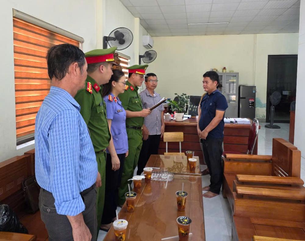 Khởi tố, bắt tạm giam 3 đối tượng mua bán hóa đơn, thu lợi bất chính hàng tỉ đồng- Ảnh 2. Khởi tố, bắt tạm giam 3 đối tượng mua bán hóa đơn, thu lợi bất chính hàng tỉ đồng- Ảnh 2.