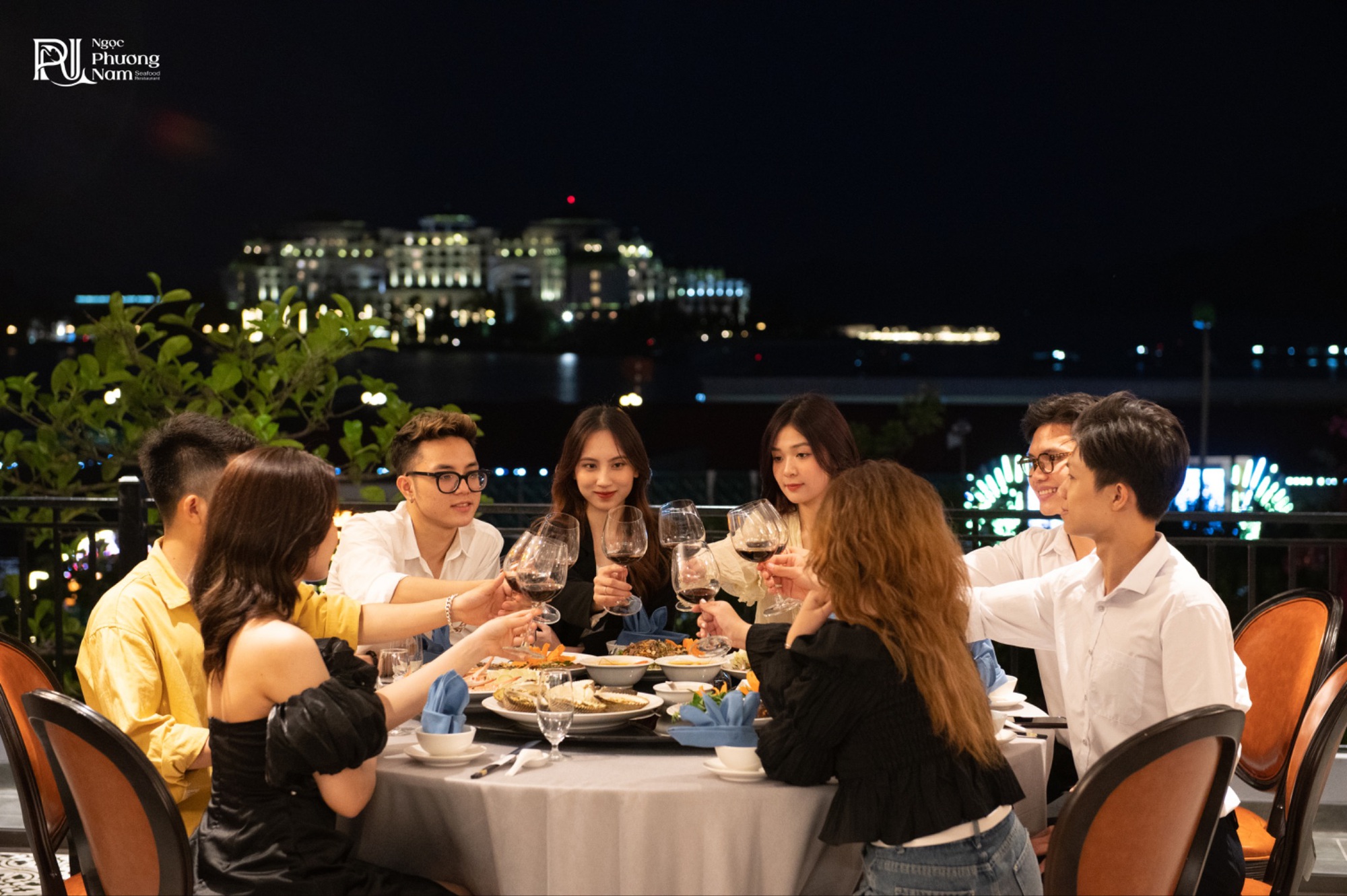 Nhà hàng Ngọc Phương Nam - Trải nghiệm ẩm thực cùng hoàng hôn trên Vịnh Hạ Long- Ảnh 3. Nhà hàng Ngọc Phương Nam - Trải nghiệm ẩm thực cùng hoàng hôn trên Vịnh Hạ Long- Ảnh 3.