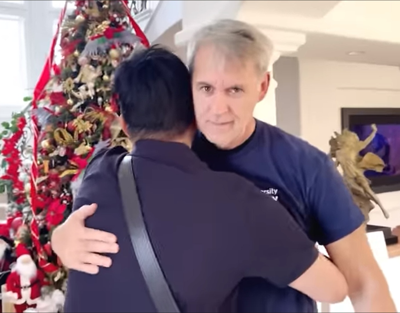 Đồng nghiệp phải khai báo tên tuổi mới vào được nhà 1.600 tỷ đồng của Bích Tuyền: “Trời ơi”- Ảnh 2. Đồng nghiệp phải khai báo tên tuổi mới vào được nhà 1.600 tỷ đồng của Bích Tuyền: “Trời ơi”- Ảnh 2.
