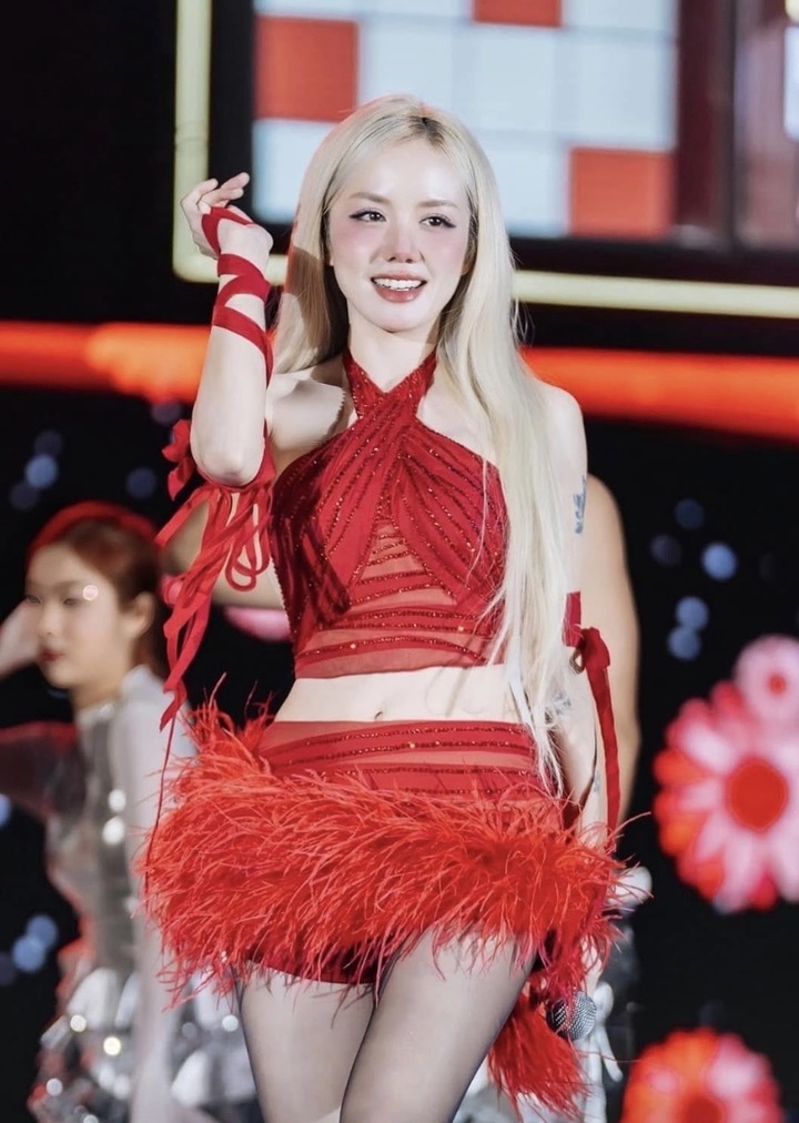 Điều ít biết về 'em xinh' là fan cứng của G-Dragon, có chị gái nổi tiếng- Ảnh 4. Điều ít biết về 'em xinh' là fan cứng của G-Dragon, có chị gái nổi tiếng- Ảnh 4.