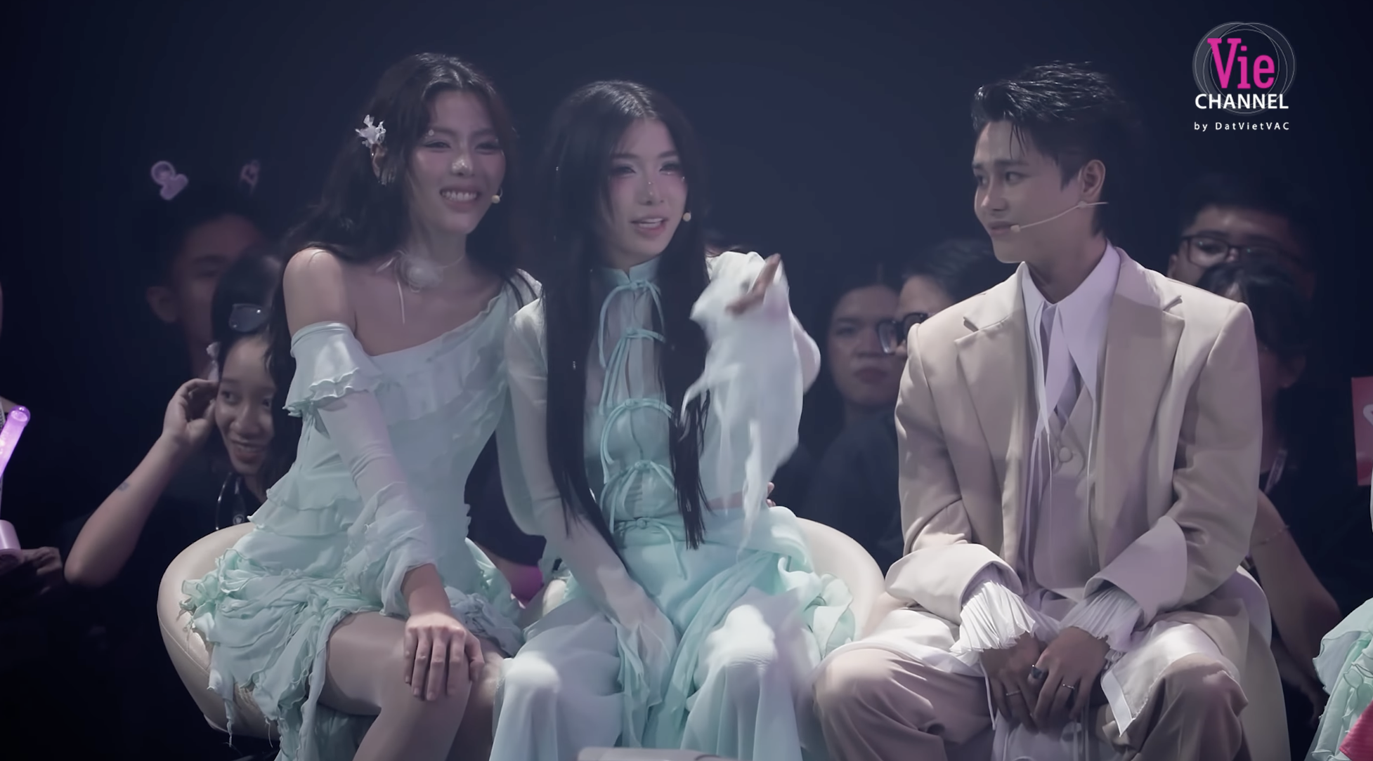 Trấn Thành công bố “cây hút fan” của Em Xinh bị loại khi Live Stage 2 chưa diễn, netizen tuyên bố nghỉ xem!- Ảnh 2. Trấn Thành công bố “cây hút fan” của Em Xinh bị loại khi Live Stage 2 chưa diễn, netizen tuyên bố nghỉ xem!- Ảnh 2.