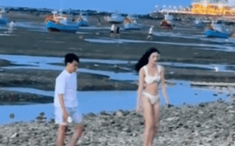 Bắt gặp Hoa hậu Ý Nhi và bạn trai, lộ thái độ khi không phát hiện camera- Ảnh 1. Bắt gặp Hoa hậu Ý Nhi và bạn trai, lộ thái độ khi không phát hiện camera- Ảnh 1.