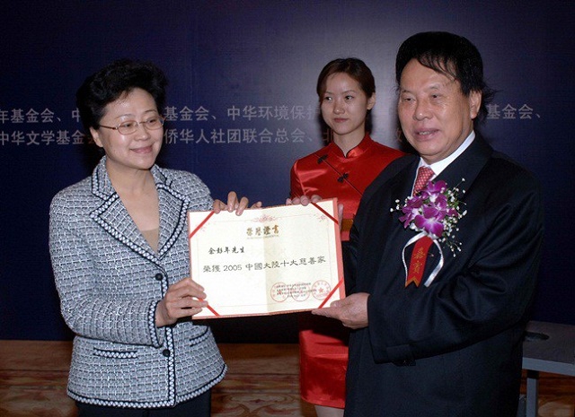 "Kể cả khi phải cọ toilet, tôi cũng cố gắng là người cọ sạch nhất" - Bí quyết làm giàu của tài phiệt Hồng Kong Yu Pang Lin- Ảnh 2.