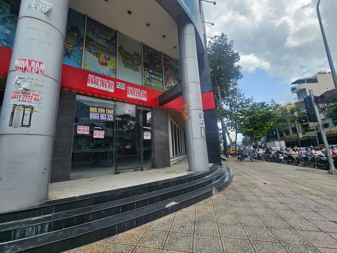 Hàng loạt mặt bằng ở TP HCM vẫn bỏ trống thời gian dài, điều gì đang xảy ra?- Ảnh 2. Hàng loạt mặt bằng ở TP HCM vẫn bỏ trống thời gian dài, điều gì đang xảy ra?- Ảnh 2.