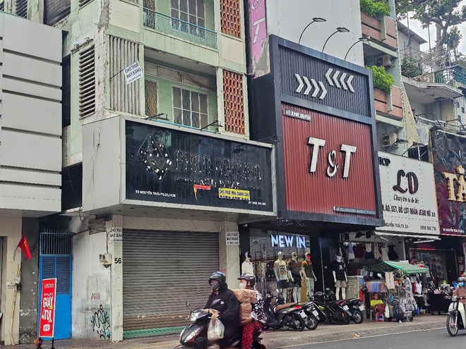 Hàng loạt mặt bằng ở TP HCM vẫn bỏ trống thời gian dài, điều gì đang xảy ra?- Ảnh 4. Hàng loạt mặt bằng ở TP HCM vẫn bỏ trống thời gian dài, điều gì đang xảy ra?- Ảnh 4.