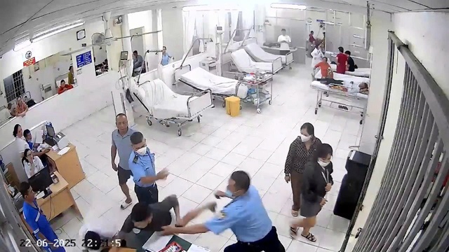 Tạm giữ hình sự đối tượng tấn công nhân viên y tế tại Khánh Hòa- Ảnh 2. Tạm giữ hình sự đối tượng tấn công nhân viên y tế tại Khánh Hòa- Ảnh 2.
