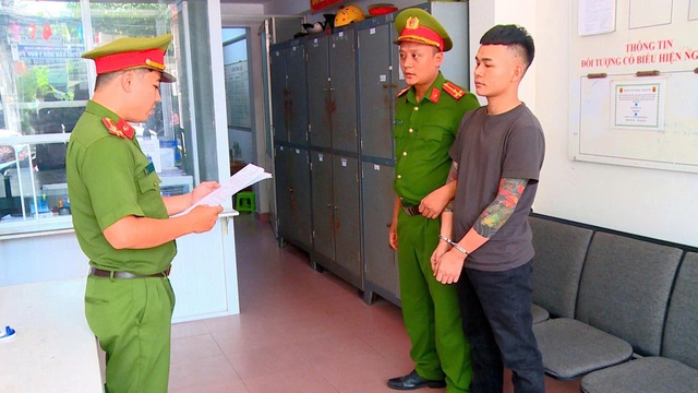 Tạm giữ hình sự đối tượng tấn công nhân viên y tế tại Khánh Hòa- Ảnh 1. Tạm giữ hình sự đối tượng tấn công nhân viên y tế tại Khánh Hòa- Ảnh 1.