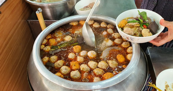 Khách Tây xếp hạng loạt món ăn Việt, số 1 không phải phở, nhận xét: "Với tôi đây mới là món ngon nhất!"- Ảnh 4. Khách Tây xếp hạng loạt món ăn Việt, số 1 không phải phở, nhận xét: "Với tôi đây mới là món ngon nhất!"- Ảnh 4.