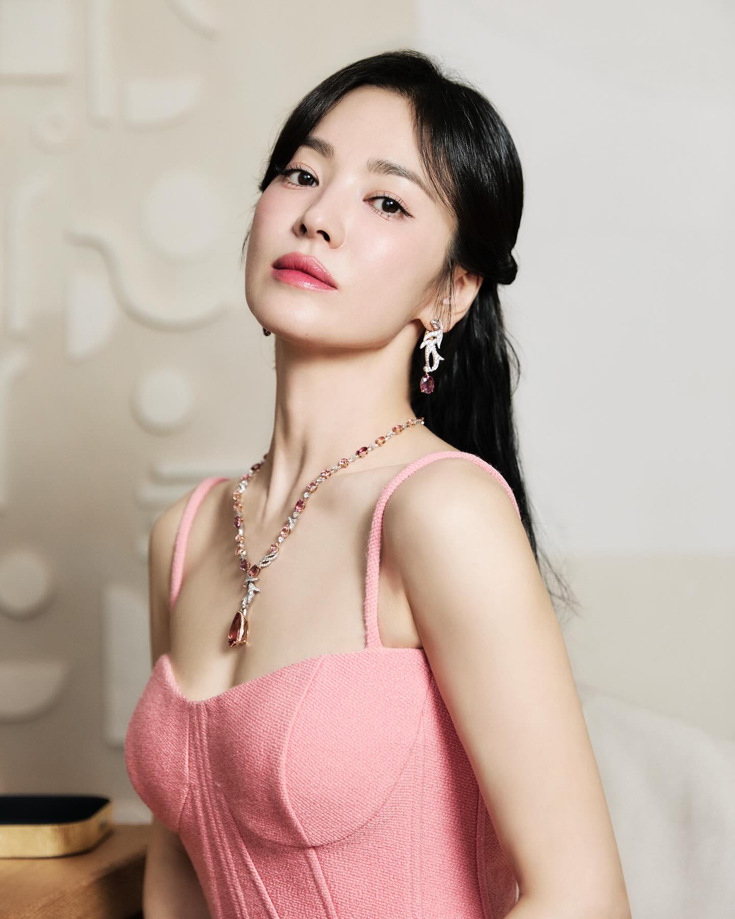 Ngọc nữ đình đám bậc nhất showbiz Hàn: Bị thời gian “bỏ quên”, ngoài 40 tuổi vẫn là tượng đài nhan sắc, diện trang sức hơn 90 tỷ đồng trong sự kiện của Chaumet- Ảnh 2. Ngọc nữ đình đám bậc nhất showbiz Hàn: Bị thời gian “bỏ quên”, ngoài 40 tuổi vẫn là tượng đài nhan sắc, diện trang sức hơn 90 tỷ đồng trong sự kiện của Chaumet- Ảnh 2.