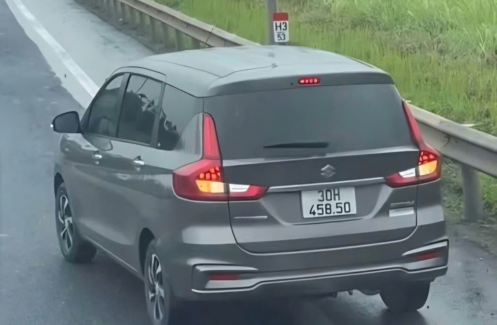 Lùi xe trên cao tốc Hà Nội - Thái Nguyên, nữ tài xế bị phạt 35 triệu đồng- Ảnh 1. Lùi xe trên cao tốc Hà Nội - Thái Nguyên, nữ tài xế bị phạt 35 triệu đồng- Ảnh 1.