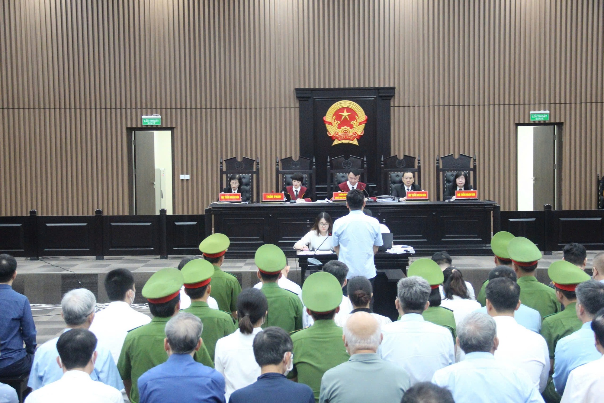 Cựu bí thư Hoàng Thị Thúy Lan khai dùng tiền hối lộ làm từ thiện, ủng hộ người nghèo- Ảnh 2. Cựu bí thư Hoàng Thị Thúy Lan khai dùng tiền hối lộ làm từ thiện, ủng hộ người nghèo- Ảnh 2.