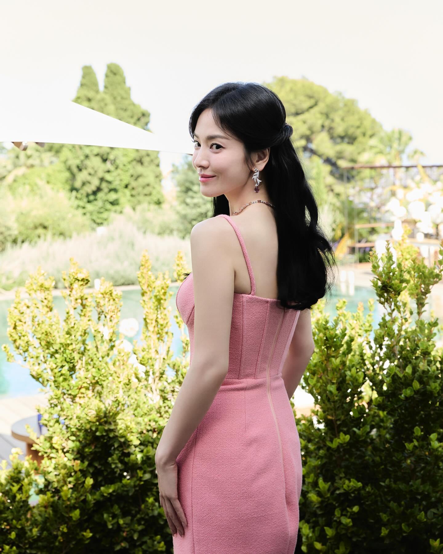 Ngọc nữ đình đám bậc nhất showbiz Hàn: Bị thời gian “bỏ quên”, ngoài 40 tuổi vẫn là tượng đài nhan sắc, diện trang sức hơn 90 tỷ đồng trong sự kiện của Chaumet- Ảnh 1. Ngọc nữ đình đám bậc nhất showbiz Hàn: Bị thời gian “bỏ quên”, ngoài 40 tuổi vẫn là tượng đài nhan sắc, diện trang sức hơn 90 tỷ đồng trong sự kiện của Chaumet- Ảnh 1.
