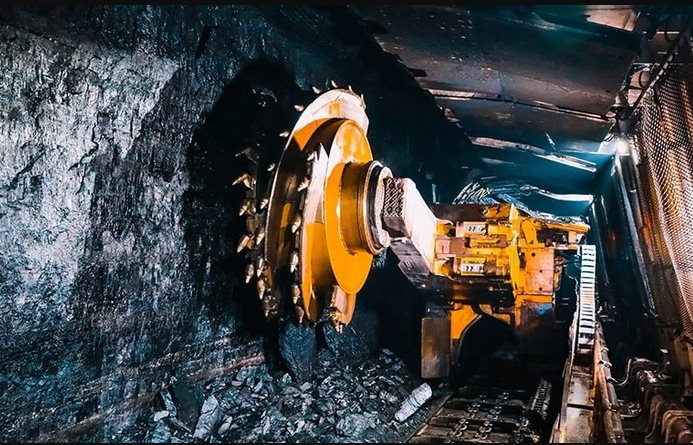 Công nhân khai thác mỏ 'rơi lệ' vì tạo ra 1 triệu USD/năm, giúp biên lợi nhuận đạt 40%, tất cả chỉ vì lắp mạng 5G dưới đất- Ảnh 3. Công nhân khai thác mỏ 'rơi lệ' vì tạo ra 1 triệu USD/năm, giúp biên lợi nhuận đạt 40%, tất cả chỉ vì lắp mạng 5G dưới đất- Ảnh 3.