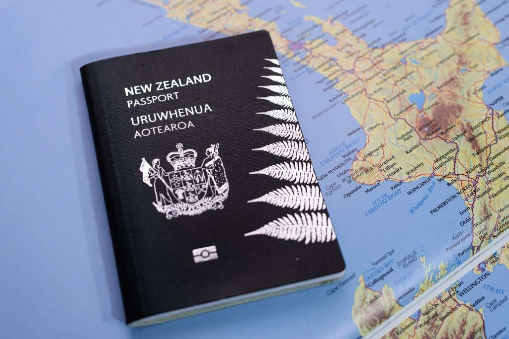 Người Mỹ đổ xô nộp đơn xin "thị thực vàng" New Zealand- Ảnh 2. Người Mỹ đổ xô nộp đơn xin "thị thực vàng" New Zealand- Ảnh 2.