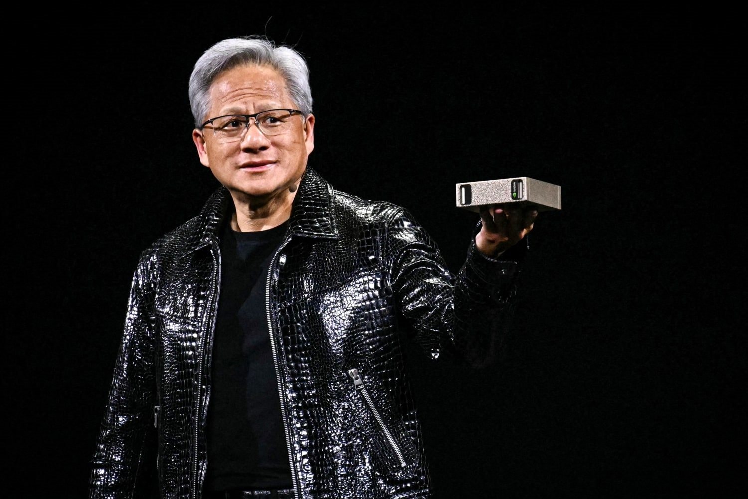 CEO Jensen Huang ngậm ngùi ‘thế giới không còn như xưa nữa’ khi lật đổ văn hóa quản trị nổi tiếng suốt 45 năm trong kỷ nguyên AI- Ảnh 2. CEO Jensen Huang ngậm ngùi ‘thế giới không còn như xưa nữa’ khi lật đổ văn hóa quản trị nổi tiếng suốt 45 năm trong kỷ nguyên AI- Ảnh 2.