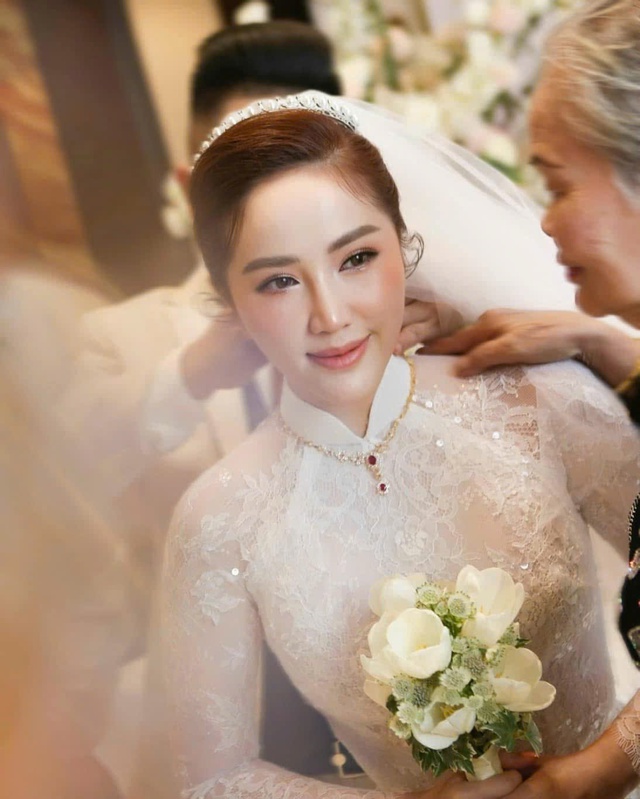 Sao nữ Việt giàu sụ từ khi 16 tuổi: Bố mẹ là trùm bất động sản, rơi vào trầm cảm vì cháy nhà- Ảnh 15. Sao nữ Việt giàu sụ từ khi 16 tuổi: Bố mẹ là trùm bất động sản, rơi vào trầm cảm vì cháy nhà- Ảnh 15.
