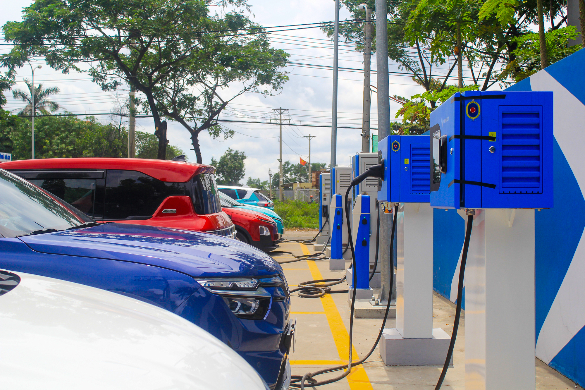 Trạm sạc xe điện phủ khắp nơi, tốc độ triển khai gấp đôi dự kiến, kế hoạch 10.000 tỷ của ông Phạm Nhật Vượng dần thành hiện thực- Ảnh 14. Trạm sạc xe điện phủ khắp nơi, tốc độ triển khai gấp đôi dự kiến, kế hoạch 10.000 tỷ của ông Phạm Nhật Vượng dần thành hiện thực- Ảnh 14.