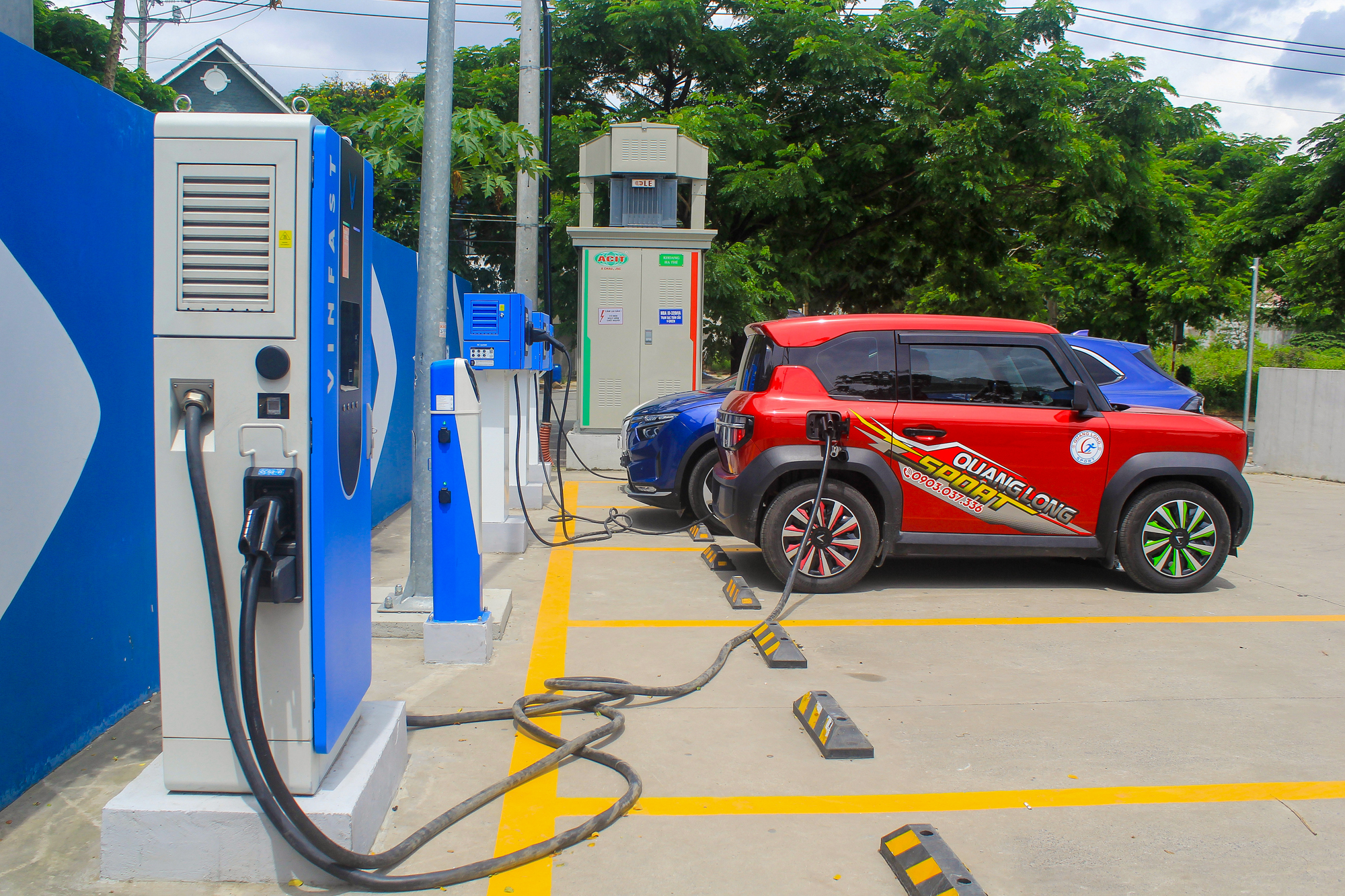 Trạm sạc xe điện phủ khắp nơi, tốc độ triển khai gấp đôi dự kiến, kế hoạch 10.000 tỷ của ông Phạm Nhật Vượng dần thành hiện thực- Ảnh 3. Trạm sạc xe điện phủ khắp nơi, tốc độ triển khai gấp đôi dự kiến, kế hoạch 10.000 tỷ của ông Phạm Nhật Vượng dần thành hiện thực- Ảnh 3.