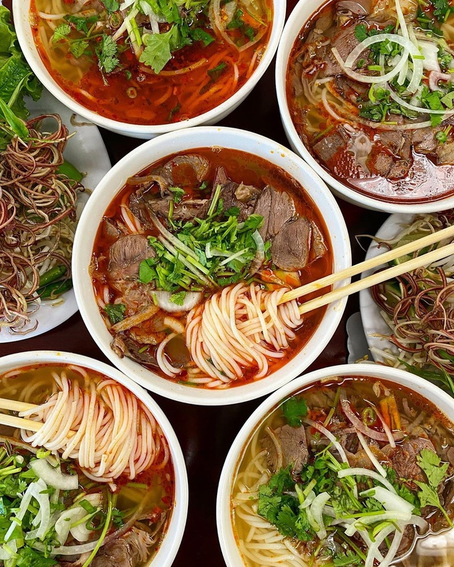 Khách Tây xếp hạng loạt món ăn Việt, số 1 không phải phở, nhận xét: "Với tôi đây mới là món ngon nhất!"- Ảnh 3. Khách Tây xếp hạng loạt món ăn Việt, số 1 không phải phở, nhận xét: "Với tôi đây mới là món ngon nhất!"- Ảnh 3.