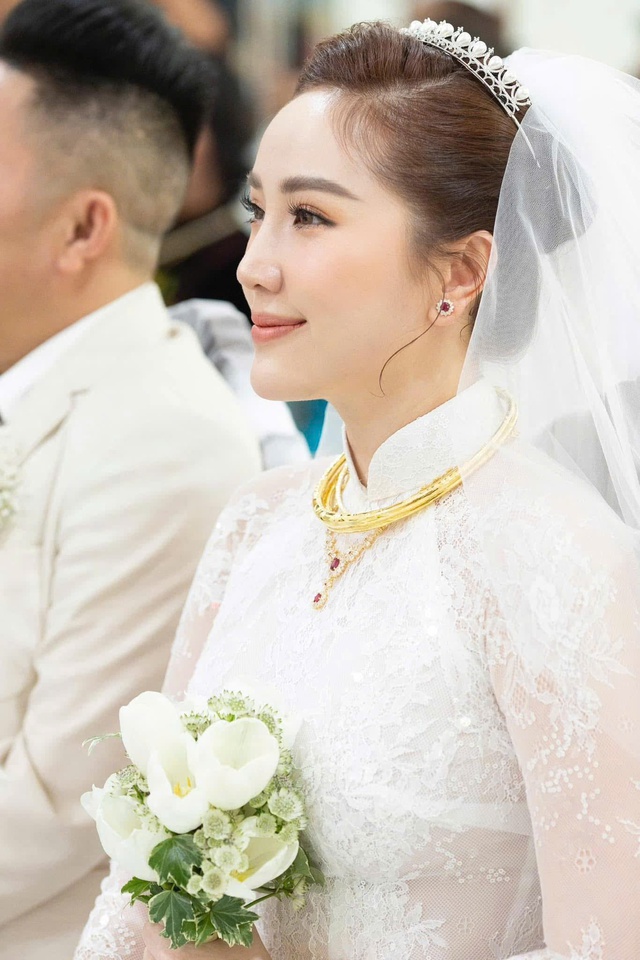 Sao nữ Việt giàu sụ từ khi 16 tuổi: Bố mẹ là trùm bất động sản, rơi vào trầm cảm vì cháy nhà- Ảnh 14. Sao nữ Việt giàu sụ từ khi 16 tuổi: Bố mẹ là trùm bất động sản, rơi vào trầm cảm vì cháy nhà- Ảnh 14.