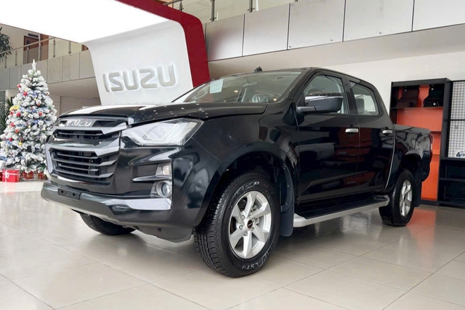 Isuzu D-Max dọn kho giảm 100 triệu đồng tại đại lý: Bản AT còn hơn 580 triệu, giá rẻ cho 'dân cày' không quan trọng mẫu mã- Ảnh 4. Isuzu D-Max dọn kho giảm 100 triệu đồng tại đại lý: Bản AT còn hơn 580 triệu, giá rẻ cho 'dân cày' không quan trọng mẫu mã- Ảnh 4.