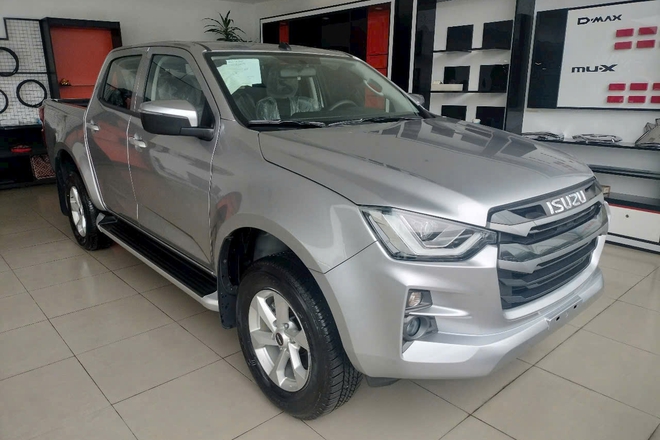 Isuzu D-Max dọn kho giảm 100 triệu đồng tại đại lý: Bản AT còn hơn 580 triệu, giá rẻ cho 'dân cày' không quan trọng mẫu mã- Ảnh 1. Isuzu D-Max dọn kho giảm 100 triệu đồng tại đại lý: Bản AT còn hơn 580 triệu, giá rẻ cho 'dân cày' không quan trọng mẫu mã- Ảnh 1.