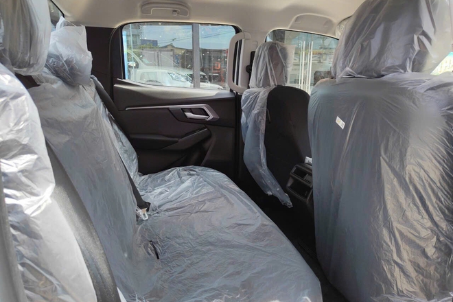 Isuzu D-Max dọn kho giảm 100 triệu đồng tại đại lý: Bản AT còn hơn 580 triệu, giá rẻ cho 'dân cày' không quan trọng mẫu mã- Ảnh 8. Isuzu D-Max dọn kho giảm 100 triệu đồng tại đại lý: Bản AT còn hơn 580 triệu, giá rẻ cho 'dân cày' không quan trọng mẫu mã- Ảnh 8.