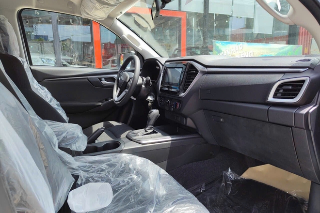 Isuzu D-Max dọn kho giảm 100 triệu đồng tại đại lý: Bản AT còn hơn 580 triệu, giá rẻ cho 'dân cày' không quan trọng mẫu mã- Ảnh 7. Isuzu D-Max dọn kho giảm 100 triệu đồng tại đại lý: Bản AT còn hơn 580 triệu, giá rẻ cho 'dân cày' không quan trọng mẫu mã- Ảnh 7.