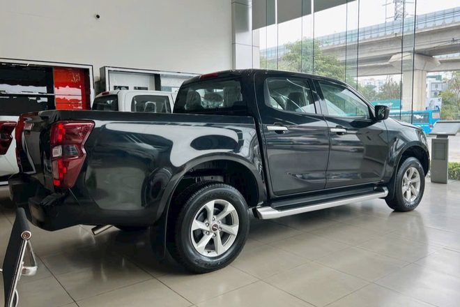 Isuzu D-Max dọn kho giảm 100 triệu đồng tại đại lý: Bản AT còn hơn 580 triệu, giá rẻ cho 'dân cày' không quan trọng mẫu mã- Ảnh 5. Isuzu D-Max dọn kho giảm 100 triệu đồng tại đại lý: Bản AT còn hơn 580 triệu, giá rẻ cho 'dân cày' không quan trọng mẫu mã- Ảnh 5.