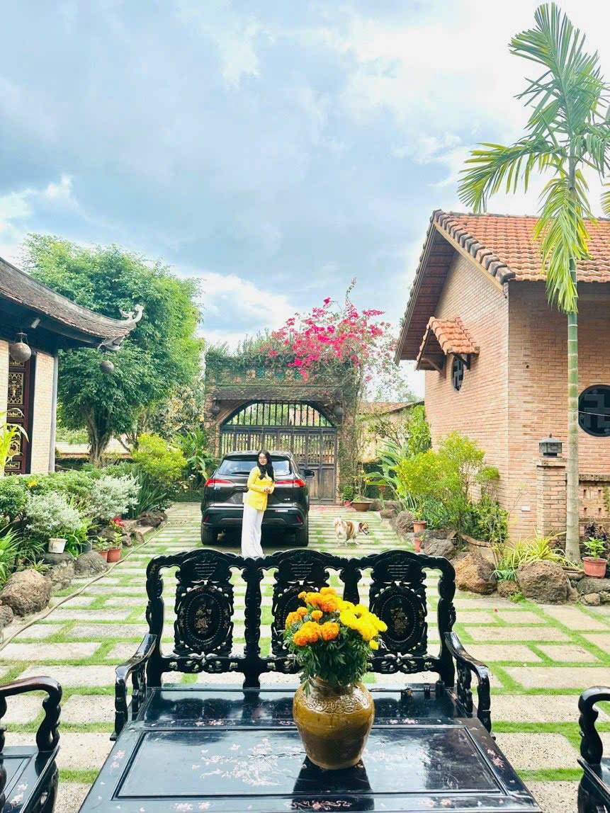 Bên trong biệt phủ 100 tỷ, rộng 16.000 m2 của Hoàng Mập: Giường ngủ 2,3 tỷ, hồ cá 4.000 đô một con- Ảnh 7. Bên trong biệt phủ 100 tỷ, rộng 16.000 m2 của Hoàng Mập: Giường ngủ 2,3 tỷ, hồ cá 4.000 đô một con- Ảnh 7.
