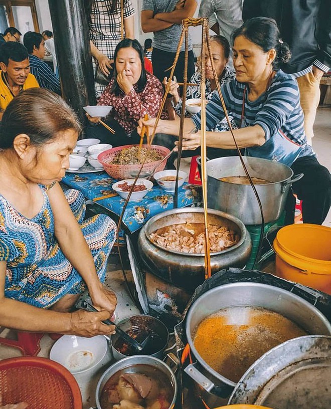 Khách Tây xếp hạng loạt món ăn Việt, số 1 không phải phở, nhận xét: "Với tôi đây mới là món ngon nhất!"- Ảnh 5. Khách Tây xếp hạng loạt món ăn Việt, số 1 không phải phở, nhận xét: "Với tôi đây mới là món ngon nhất!"- Ảnh 5.
