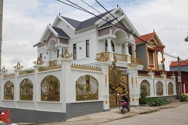 Khám xét nơi ở của 2 đối tượng cầm đầu đường dây lừa đảo 2.000 tỷ Phan Đình Thịnh và Lê Thị Trà- Ảnh 2. Khám xét nơi ở của 2 đối tượng cầm đầu đường dây lừa đảo 2.000 tỷ Phan Đình Thịnh và Lê Thị Trà- Ảnh 2.