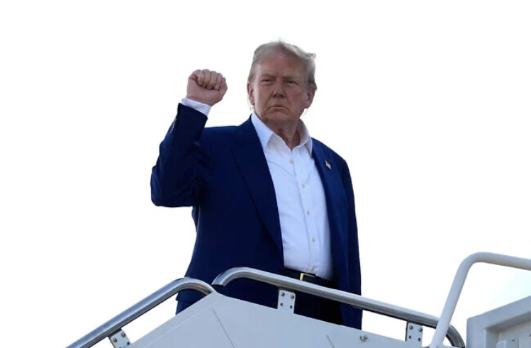 Ông Donald Trump bất ngờ “bật đèn xanh” cho Trung Quốc mua dầu Iran- Ảnh 1. Ông Donald Trump bất ngờ “bật đèn xanh” cho Trung Quốc mua dầu Iran- Ảnh 1.