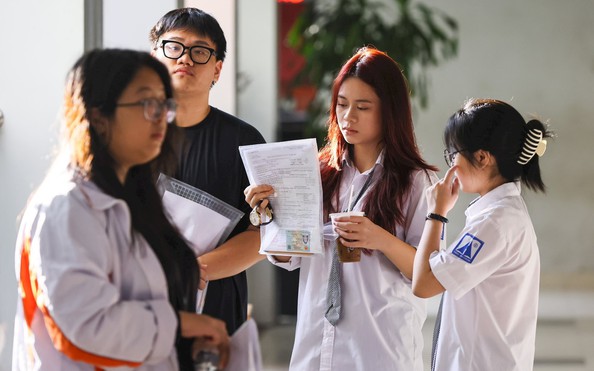 2025 - năm của kỳ thi tốt nghiệp THPT đặc biệt nhất lịch sử- Ảnh 4. 2025 - năm của kỳ thi tốt nghiệp THPT đặc biệt nhất lịch sử- Ảnh 4.