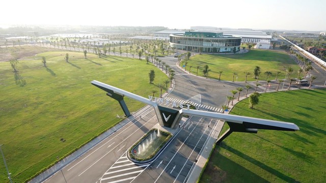 Ông Phạm Nhật Vượng sắp "mang cả Vingroup" tới nước GDP vượt Anh, Pháp, Nga, Elon Musk lại chần chừ- Ảnh 1. Ông Phạm Nhật Vượng sắp "mang cả Vingroup" tới nước GDP vượt Anh, Pháp, Nga, Elon Musk lại chần chừ- Ảnh 1.