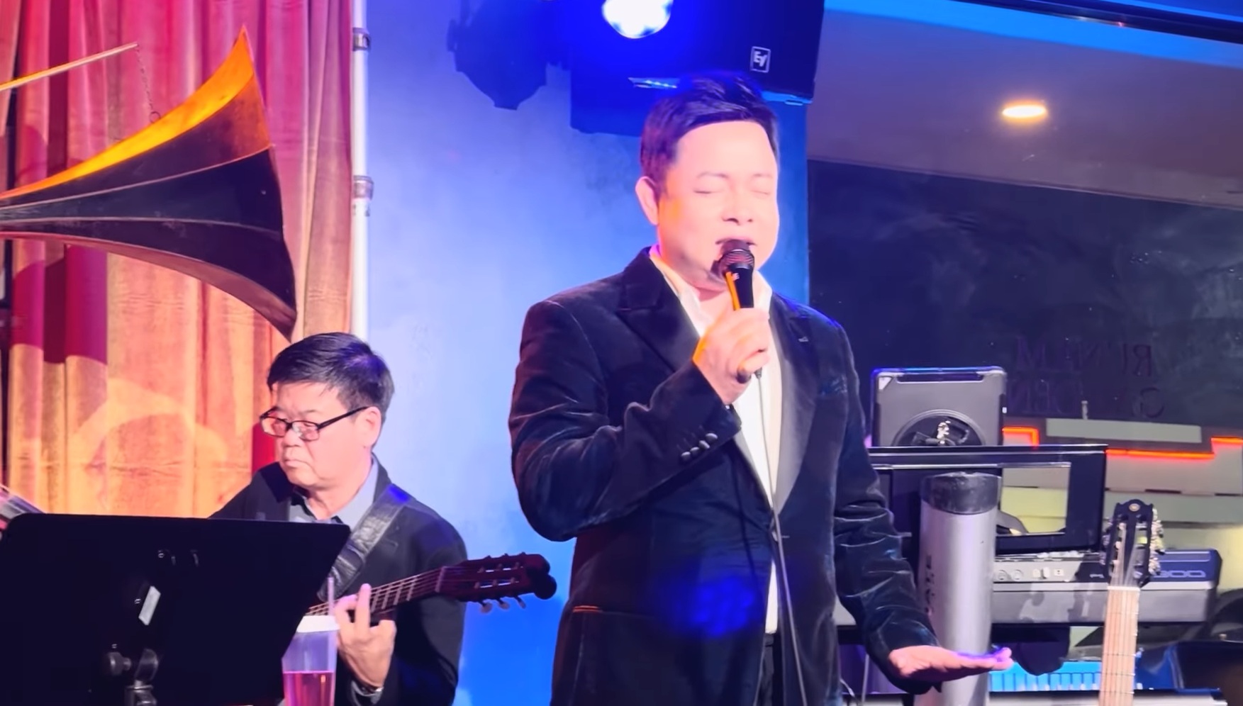Quang Lê mất trí nhớ 2 năm: “Tôi nhìn cảnh đó sốc nặng, tái mét mặt mày”- Ảnh 2. Quang Lê mất trí nhớ 2 năm: “Tôi nhìn cảnh đó sốc nặng, tái mét mặt mày”- Ảnh 2.