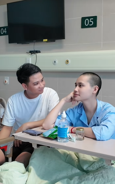 Ngôn tình của đôi vợ chồng Hà Nội dìu nhau qua cửa tử trước khi ly thân gây tranh cãi- Ảnh 3. Ngôn tình của đôi vợ chồng Hà Nội dìu nhau qua cửa tử trước khi ly thân gây tranh cãi- Ảnh 3.