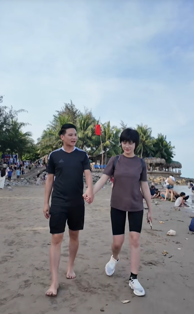 Ngôn tình của đôi vợ chồng Hà Nội dìu nhau qua cửa tử trước khi ly thân gây tranh cãi- Ảnh 4. Ngôn tình của đôi vợ chồng Hà Nội dìu nhau qua cửa tử trước khi ly thân gây tranh cãi- Ảnh 4.