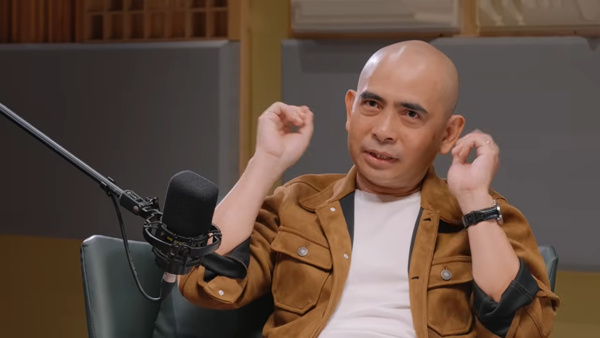 Nam nghệ sĩ Việt nổi tiếng, là tình cũ Hồ Ngọc Hà: “Tôi không có tiền trả cho Hồ Quỳnh Hương”- Ảnh 3. Nam nghệ sĩ Việt nổi tiếng, là tình cũ Hồ Ngọc Hà: “Tôi không có tiền trả cho Hồ Quỳnh Hương”- Ảnh 3.