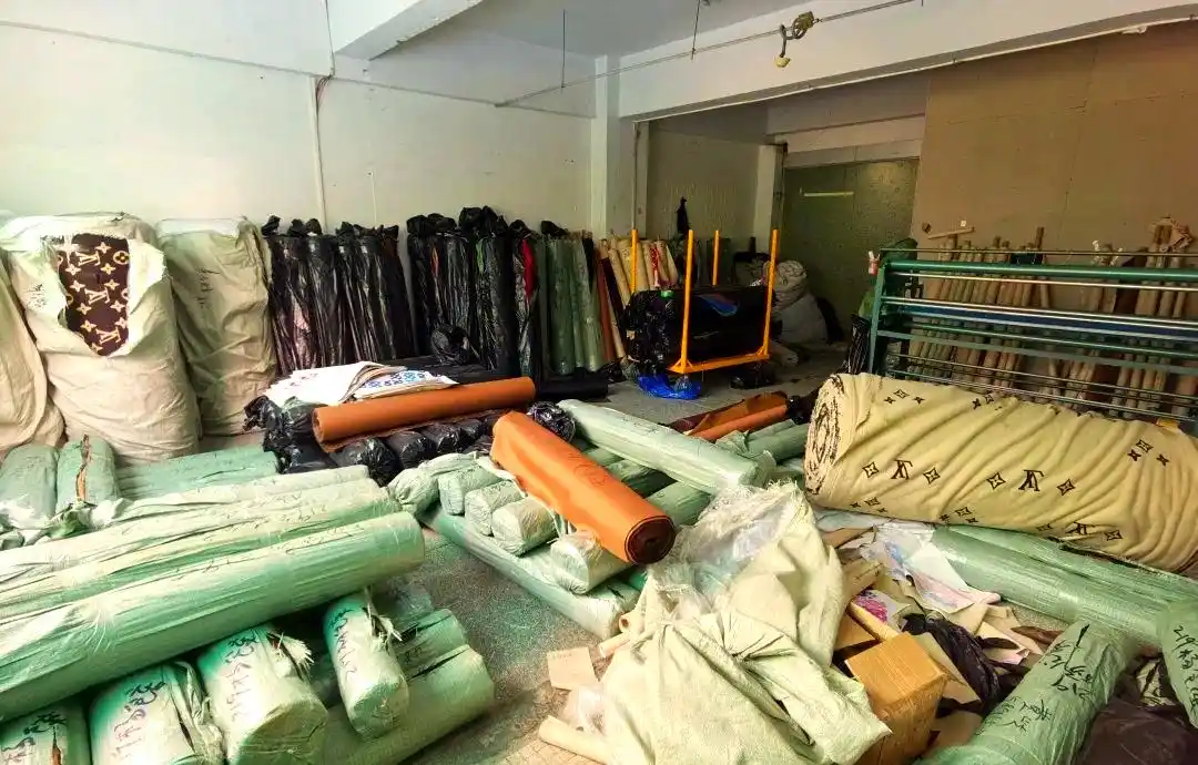 Từ 1 tài khoản MXH bán hàng hiệu, triệt phá được đường dây bán hàng giả quy mô 401 tỷ đồng, sử dụng hàng loạt công nghệ cao- Ảnh 1. Từ 1 tài khoản MXH bán hàng hiệu, triệt phá được đường dây bán hàng giả quy mô 401 tỷ đồng, sử dụng hàng loạt công nghệ cao- Ảnh 1.
