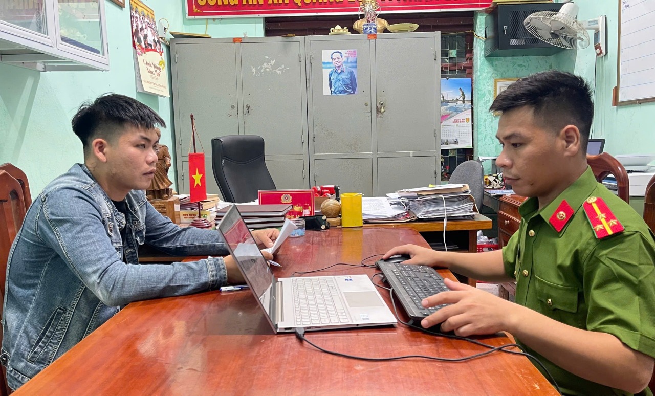 "Sự thật" vụ một thanh niên bị 6 tên cướp chặn đường cướp 1 cây vàng 9999- Ảnh 1. "Sự thật" vụ một thanh niên bị 6 tên cướp chặn đường cướp 1 cây vàng 9999- Ảnh 1.