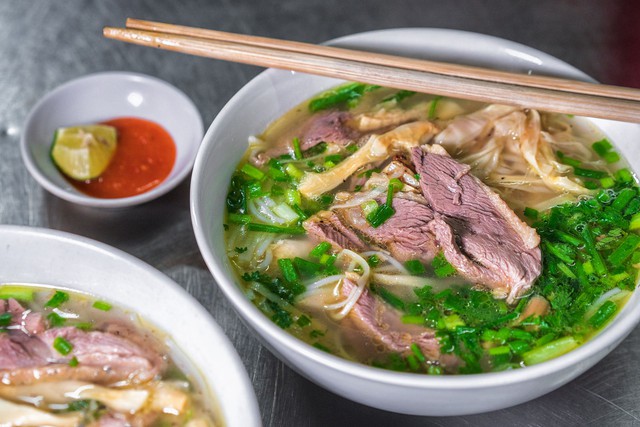 Khách Trung Quốc mê mẩn 1 món bún Việt Nam, thử miếng đầu đã thốt lên: "Đây là món bún ngon nhất”- Ảnh 3.