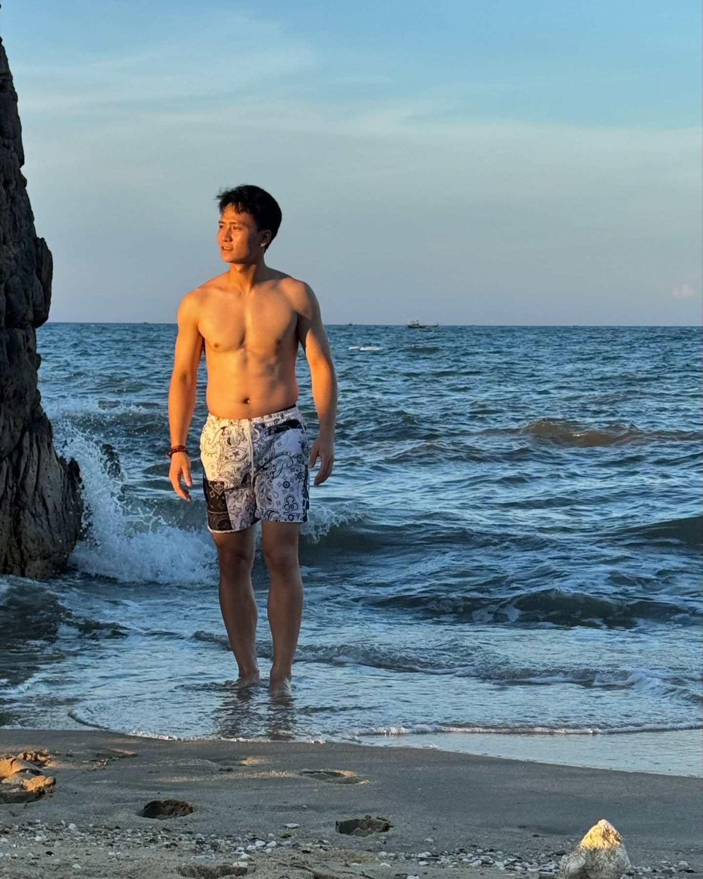 "Nam thần" U23 Việt Nam cầu hôn bạn gái sau 7 năm hẹn hò, nàng WAG cực sexy, thành tích học tập mới đáng nể- Ảnh 7. "Nam thần" U23 Việt Nam cầu hôn bạn gái sau 7 năm hẹn hò, nàng WAG cực sexy, thành tích học tập mới đáng nể- Ảnh 7.