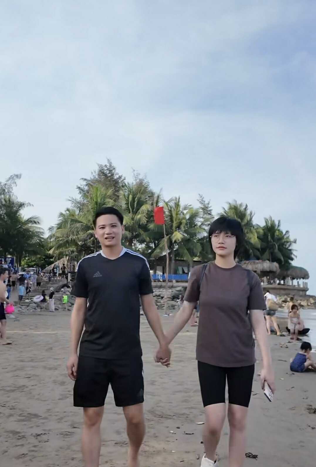 Người chồng chăm vợ bị bệnh não kể giọt nước tràn ly khiến anh phải rời đi, tiết lộ phản ứng của bà xã- Ảnh 1.