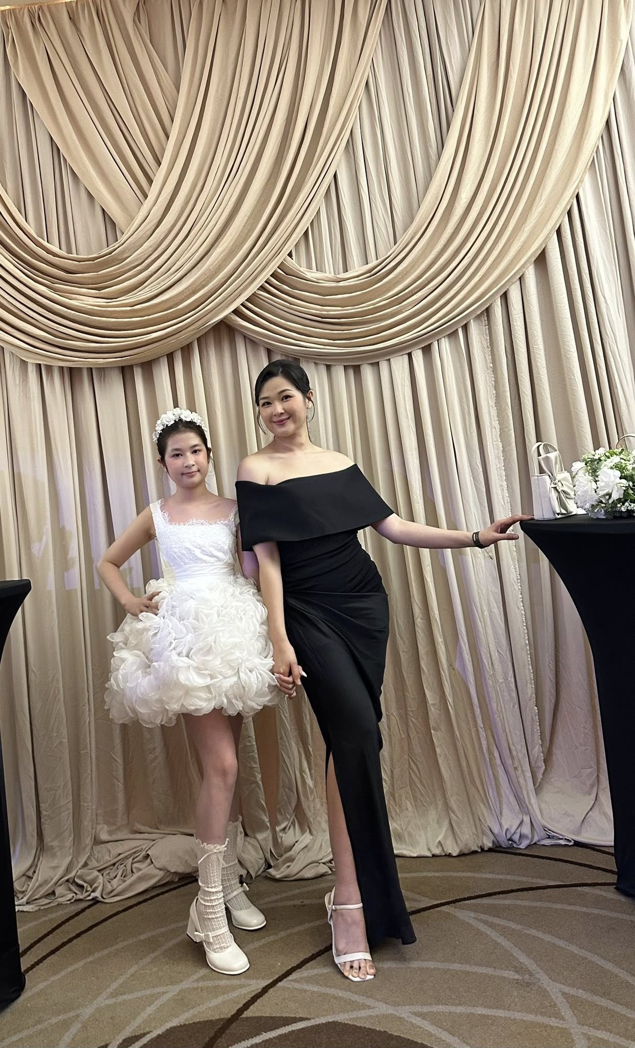 Con gái 13 tuổi của Huy Khánh - Mạc Anh Thư: Chân dài miên man như siêu mẫu, khuôn mặt cực kỳ giống mẹ- Ảnh 2. Con gái 13 tuổi của Huy Khánh - Mạc Anh Thư: Chân dài miên man như siêu mẫu, khuôn mặt cực kỳ giống mẹ- Ảnh 2.